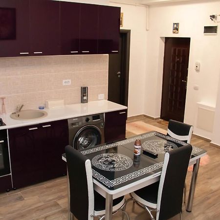 Apartament Capitala Militari Rosu Bagian luar foto