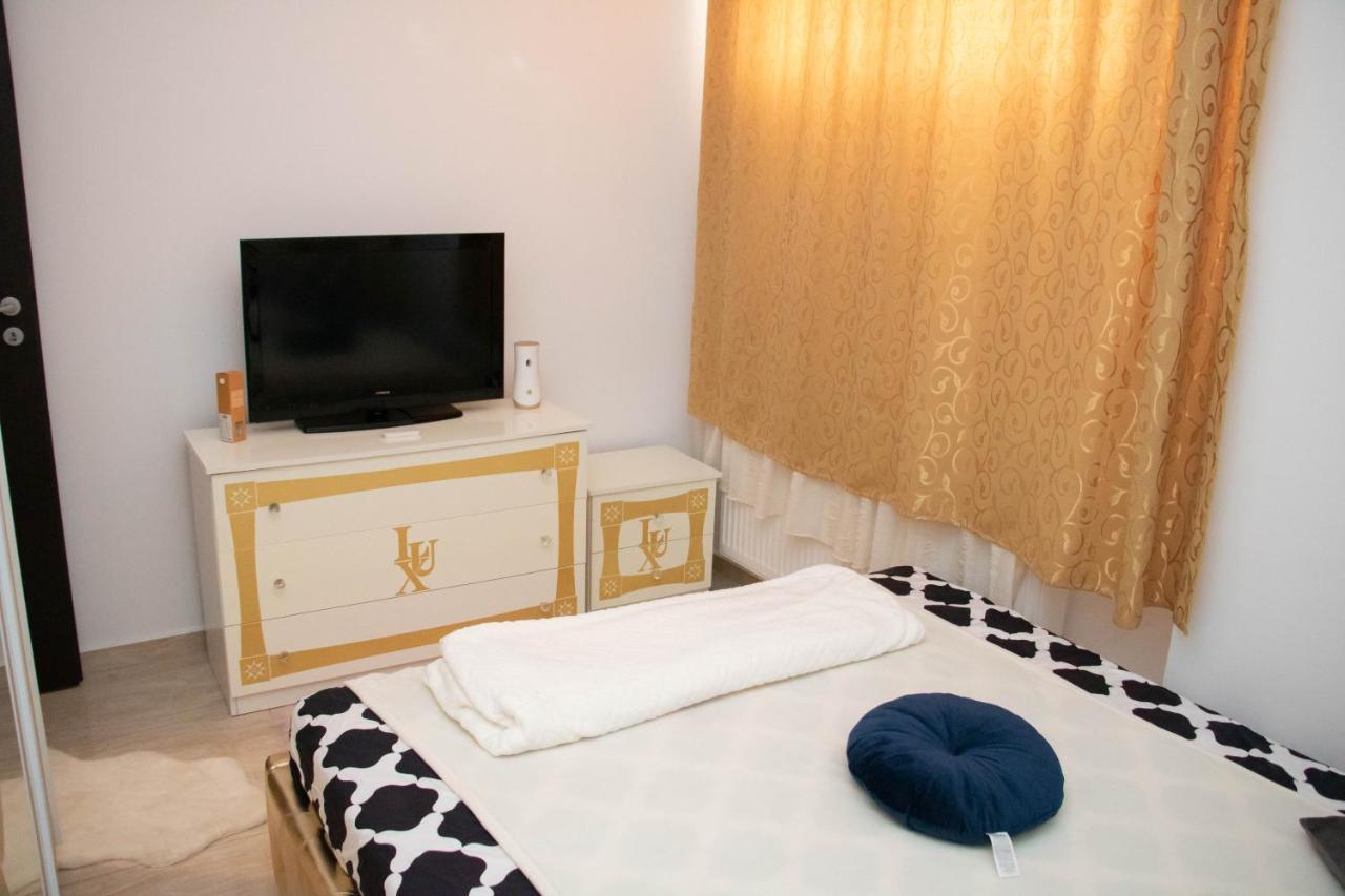 Apartament Capitala Militari Rosu Bagian luar foto