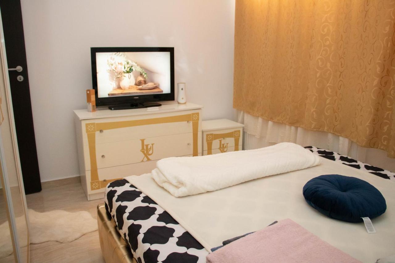 Apartament Capitala Militari Rosu Bagian luar foto