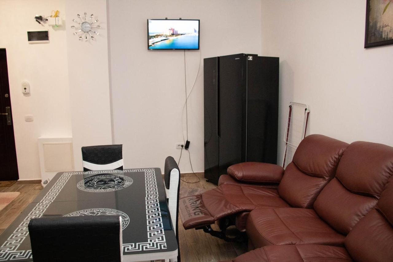 Apartament Capitala Militari Rosu Apartment Bagian luar foto