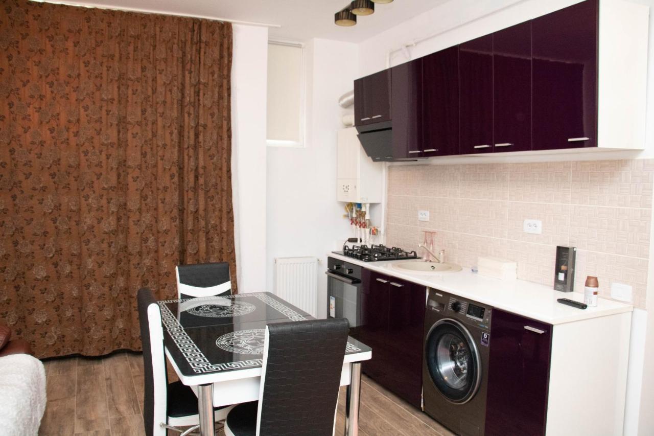 Apartament Capitala Militari Rosu Apartment Bagian luar foto