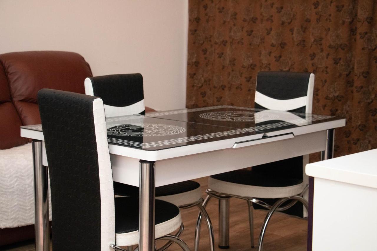 Apartament Capitala Militari Rosu Bagian luar foto